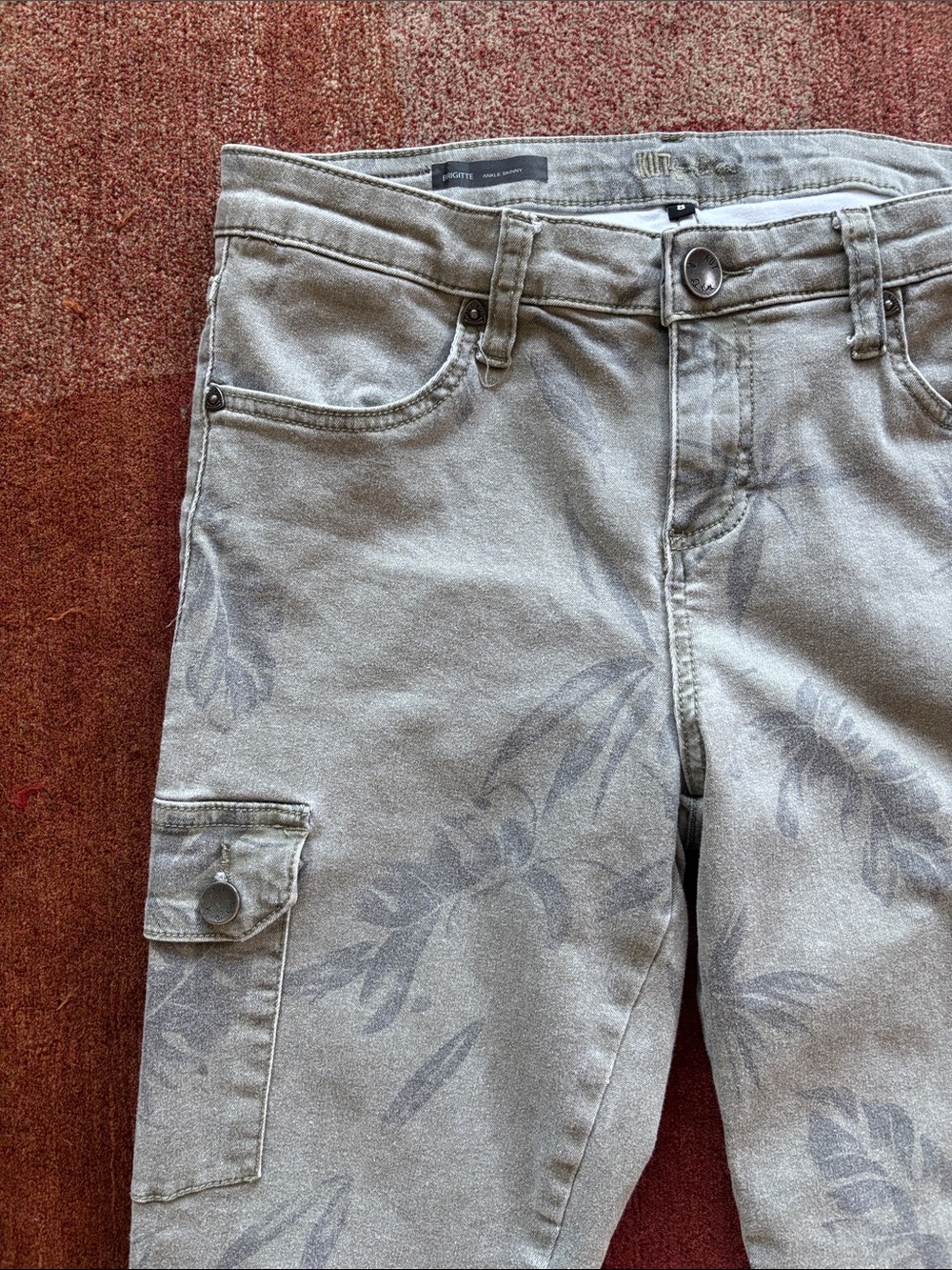 New - Kut from the Kloth 'Brigitte' Ankle Skinny Cargo Floral Print Jeans - Sz 8 - Picture 3 of 10